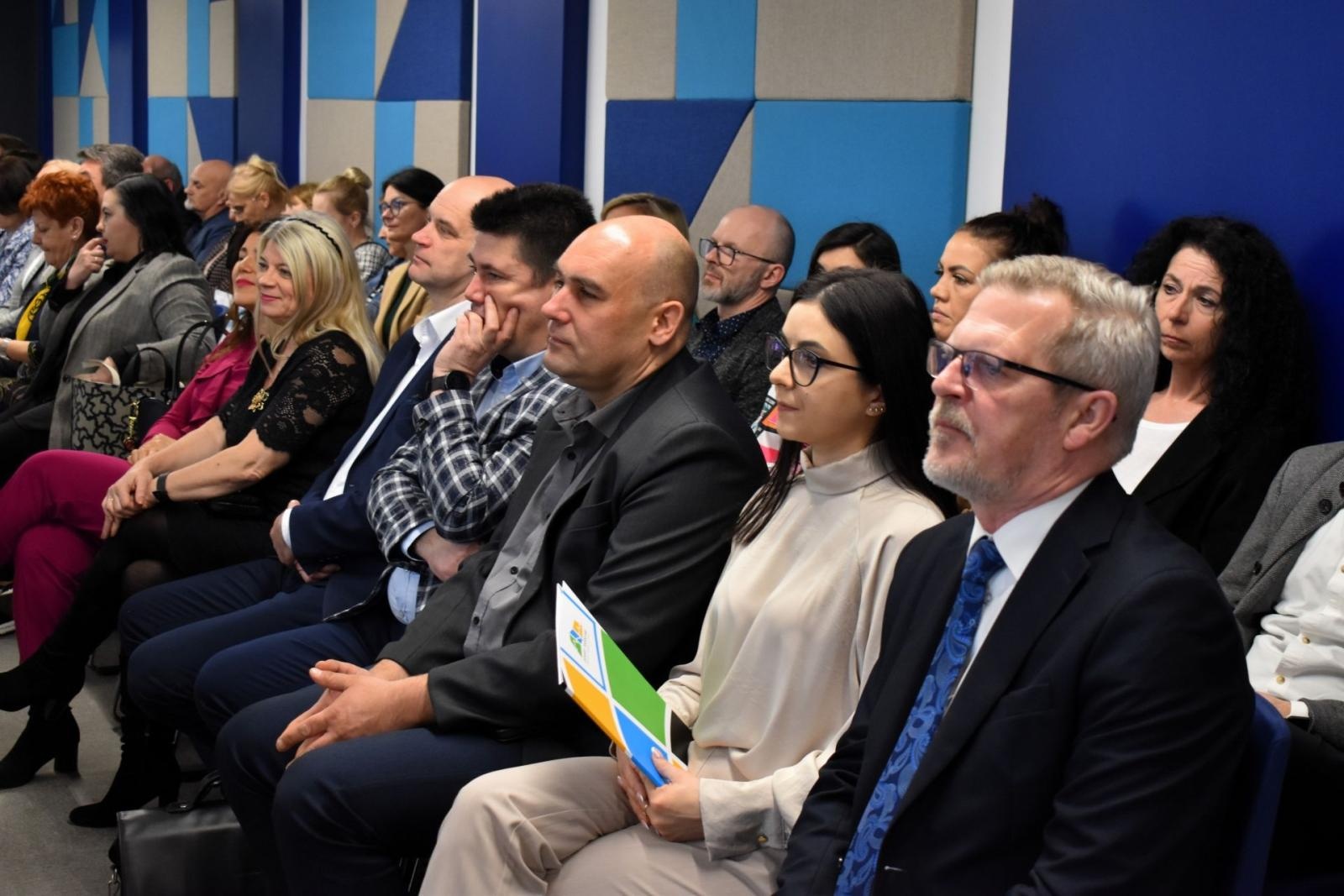 Zdjęcie w galerii na portalu naszwodzislaw.com: DoradzaMy! Nowa wizja doradztwa zawodowego dla młodzieży wiadomości z regionu