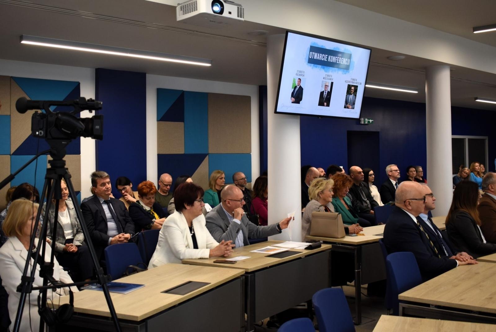 Zdjęcie w galerii na portalu naszwodzislaw.com: DoradzaMy! Nowa wizja doradztwa zawodowego dla młodzieży wiadomości z regionu