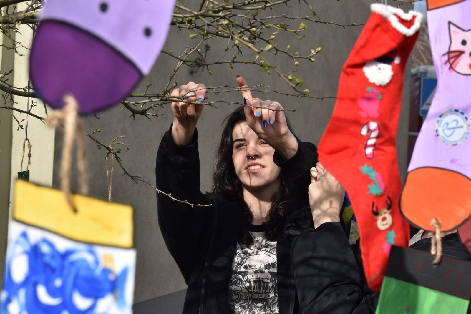 Zdjęcie w galerii na portalu naszwodzislaw.com: Dzień Skarpetki Nie Do Pary w wodzisławskim starostwie [FOTO] wiadomości z regionu