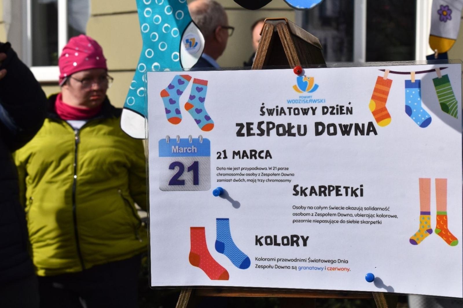 Zdjęcie w galerii na portalu naszwodzislaw.com: Dzień Skarpetki Nie Do Pary w wodzisławskim starostwie [FOTO] wiadomości z regionu