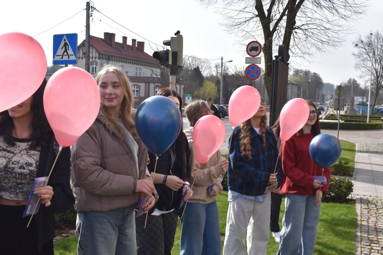 Zdjęcie w galerii na portalu naszwodzislaw.com: Dzień Skarpetki Nie Do Pary w wodzisławskim starostwie [FOTO] wiadomości z regionu