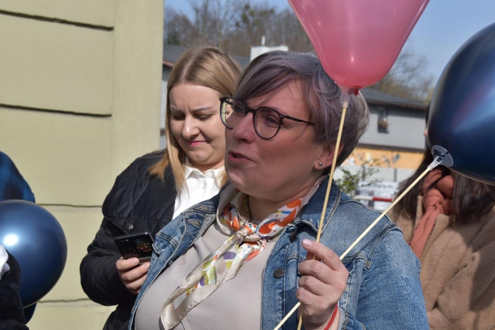 Zdjęcie w galerii na portalu naszwodzislaw.com: Dzień Skarpetki Nie Do Pary w wodzisławskim starostwie [FOTO] wiadomości z regionu