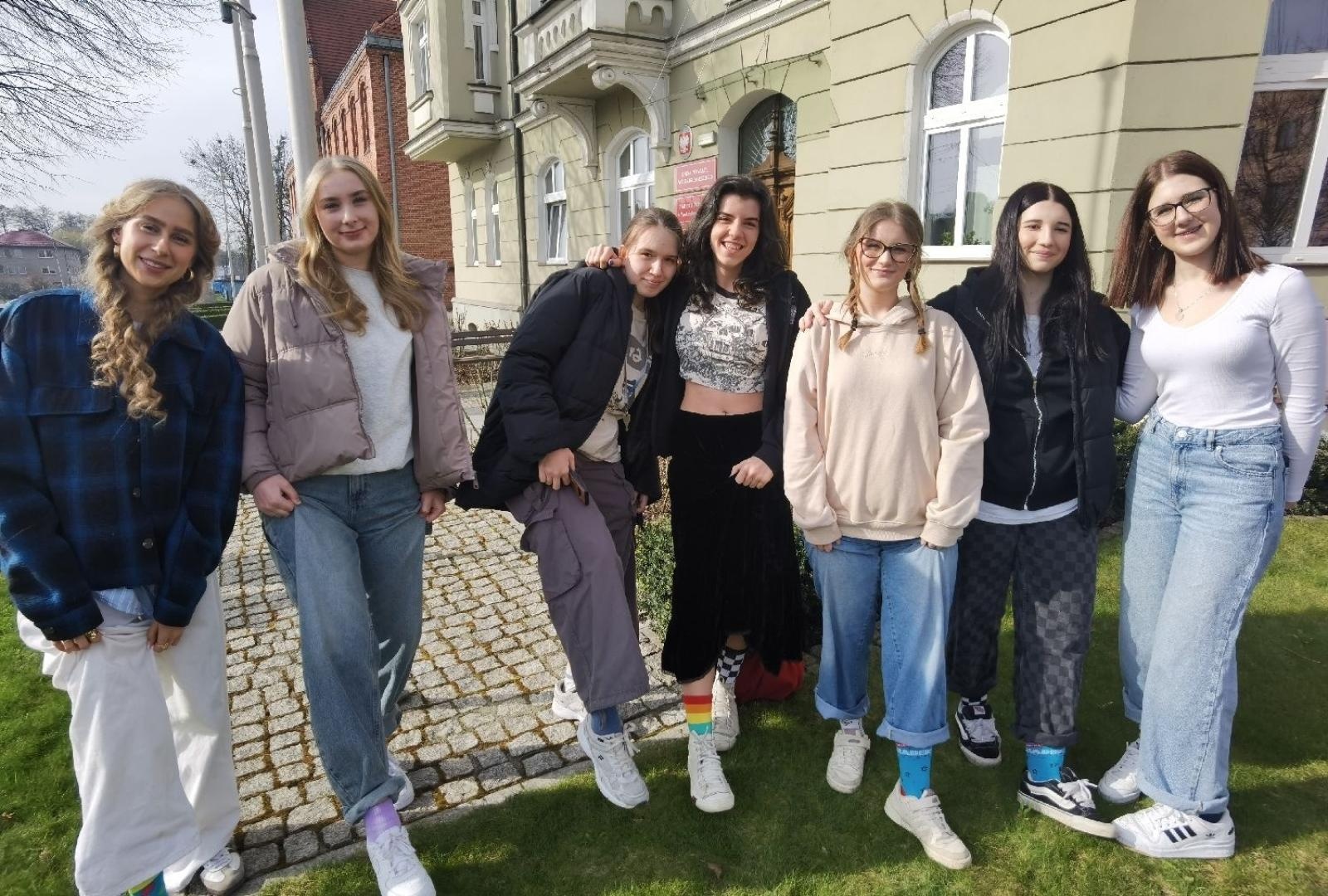 Zdjęcie w galerii na portalu naszwodzislaw.com: Dzień Skarpetki Nie Do Pary w wodzisławskim starostwie [FOTO] wiadomości z regionu