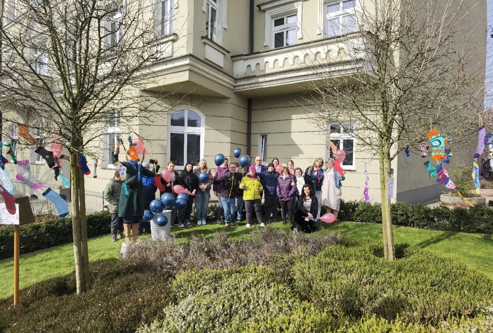 Zdjęcie w galerii na portalu naszwodzislaw.com: Dzień Skarpetki Nie Do Pary w wodzisławskim starostwie [FOTO] wiadomości z regionu