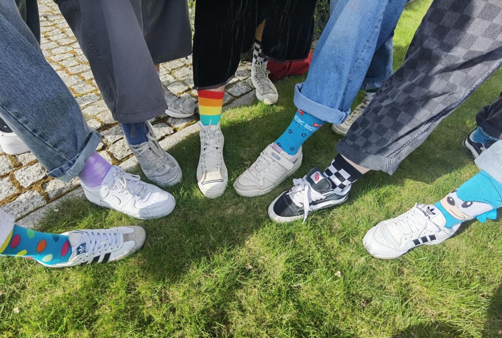 Zdjęcie w galerii na portalu naszwodzislaw.com: Dzień Skarpetki Nie Do Pary w wodzisławskim starostwie [FOTO] wiadomości z regionu