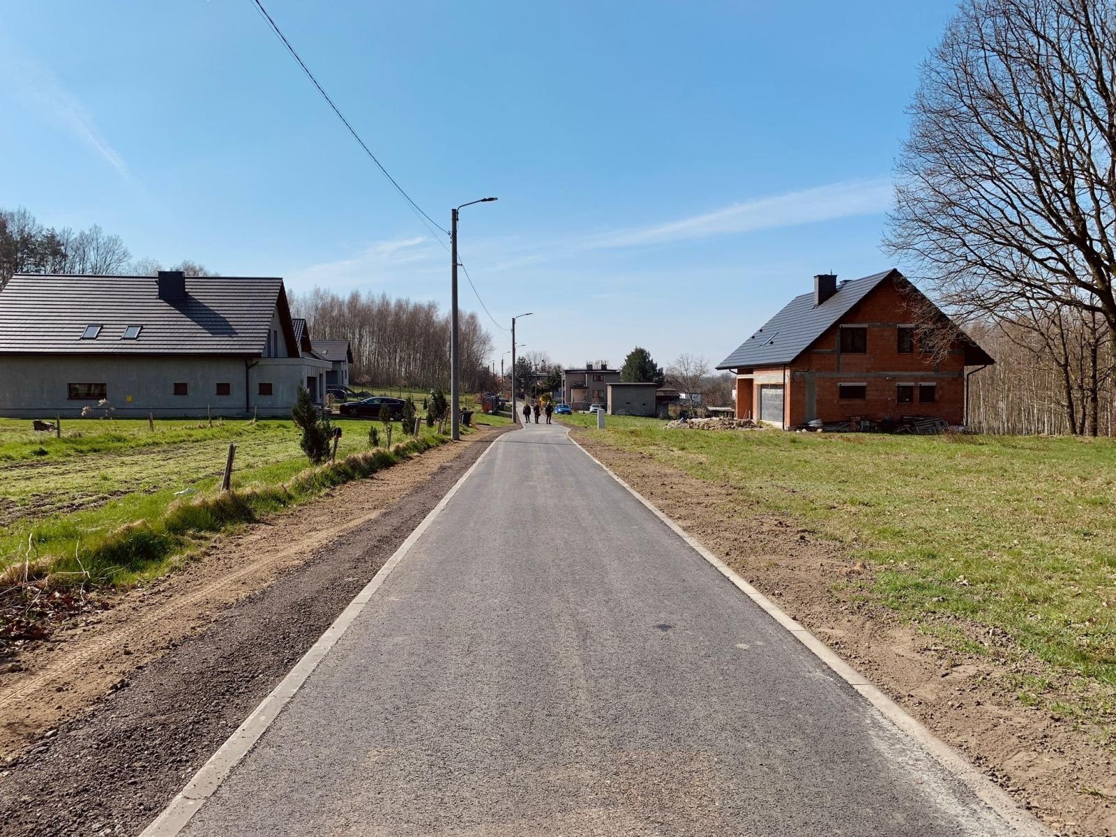 Zdjęcie w galerii na portalu naszwodzislaw.com: Odgałęzienie Olszyńskiej w Godowie gotowe wiadomości z regionu