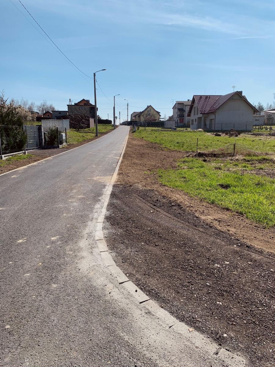 Zdjęcie w galerii na portalu naszwodzislaw.com: Odgałęzienie Olszyńskiej w Godowie gotowe wiadomości z regionu