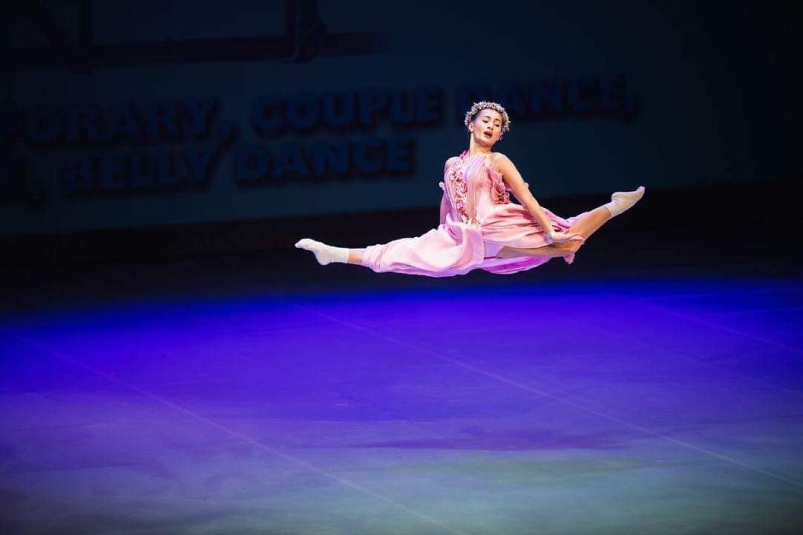 Zdjęcie w galerii na portalu naszwodzislaw.com: Worek medali dla zespołu DanceCap wiadomości z regionu