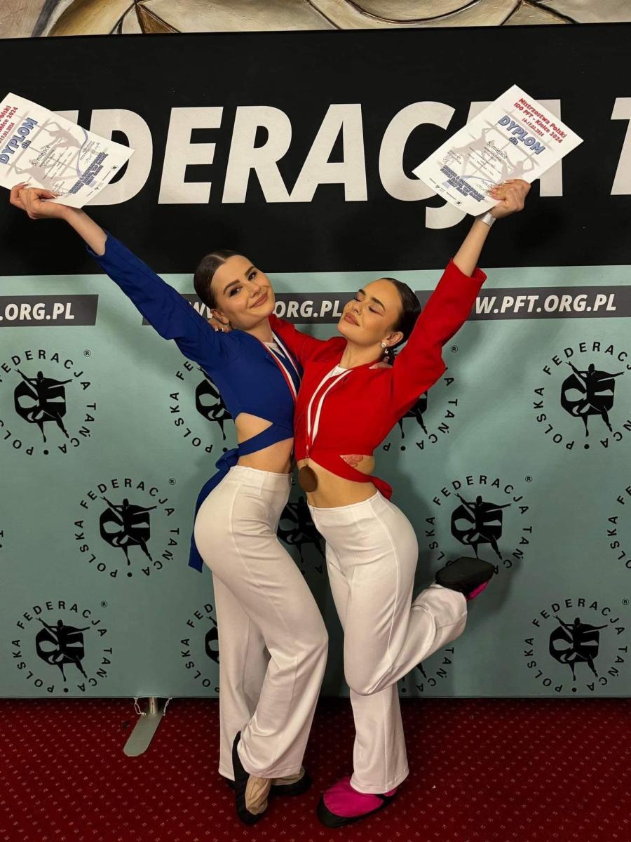 Zdjęcie w galerii na portalu naszwodzislaw.com: Worek medali dla zespołu DanceCap wiadomości z regionu