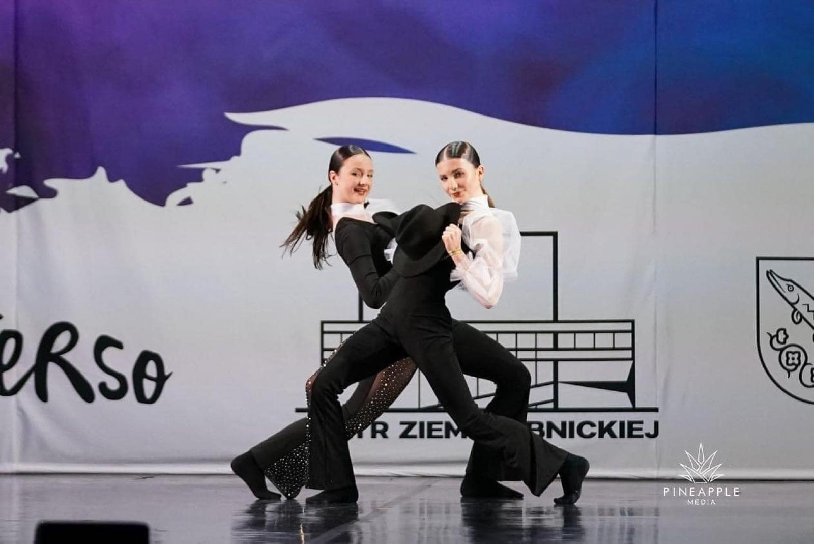 Zdjęcie w galerii na portalu naszwodzislaw.com: Worek medali dla zespołu DanceCap wiadomości z regionu