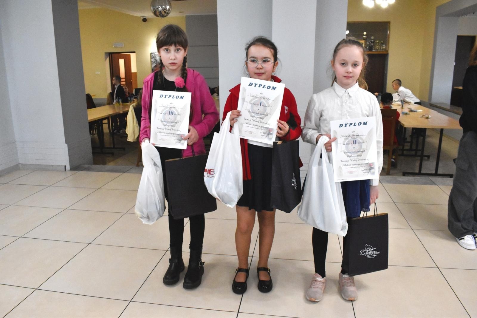 Zdjęcie w galerii na portalu naszwodzislaw.com: Dziewczęta wiedzą, jak zapobiegać pożarom wiadomości z regionu