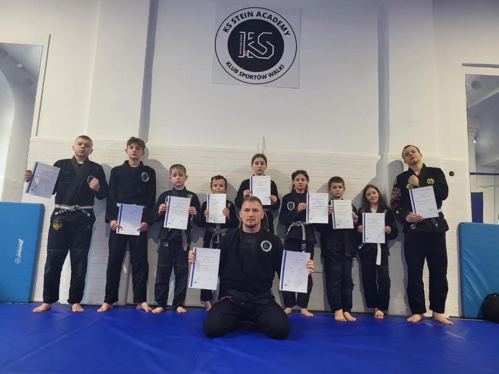 Zdjęcie w galerii na portalu naszwodzislaw.com: Burmistrz Rydułtów z wizytą w KS Stein Academy wiadomości z regionu