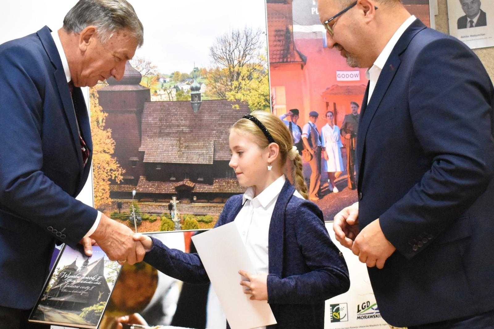 Zdjęcie w galerii na portalu naszwodzislaw.com: Młodzi sportowcy z gminy Godów ze stypendiami wiadomości z regionu