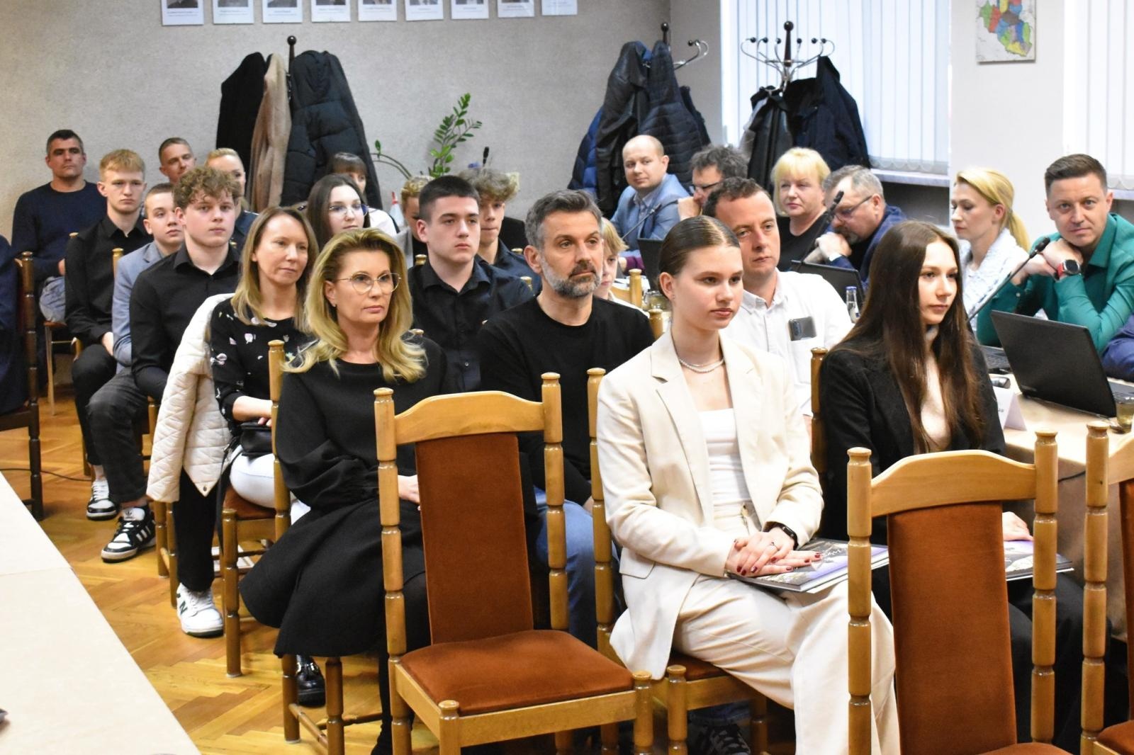 Zdjęcie w galerii na portalu naszwodzislaw.com: Młodzi sportowcy z gminy Godów ze stypendiami wiadomości z regionu