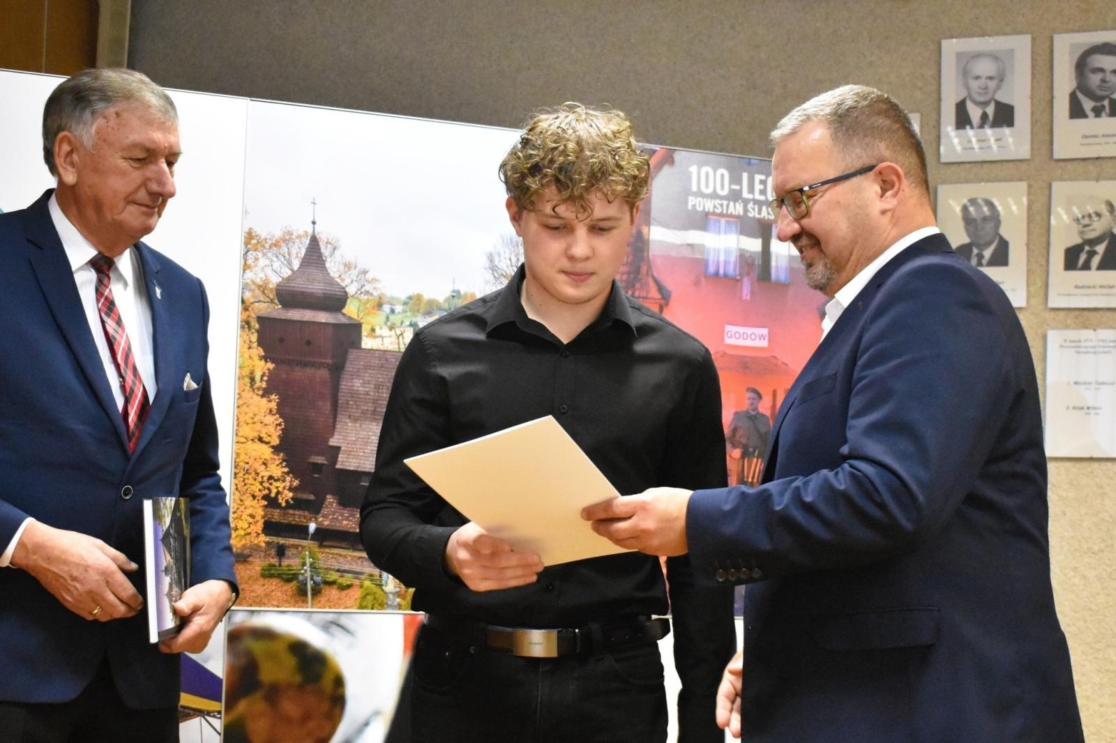 Zdjęcie w galerii na portalu naszwodzislaw.com: Młodzi sportowcy z gminy Godów ze stypendiami wiadomości z regionu