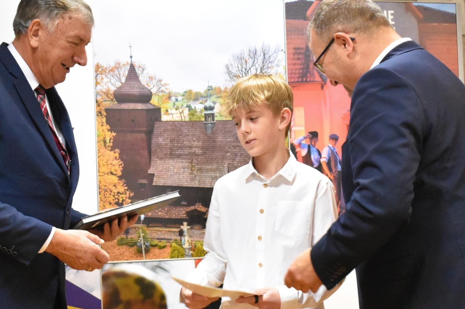 Zdjęcie w galerii na portalu naszwodzislaw.com: Młodzi sportowcy z gminy Godów ze stypendiami wiadomości z regionu