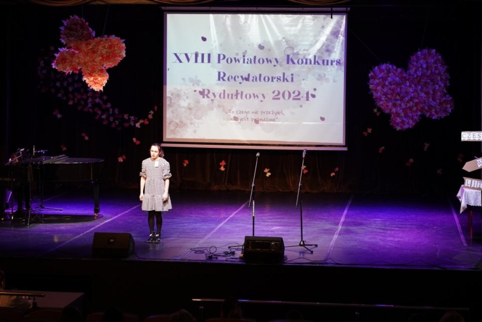 Zdjęcie w galerii na portalu naszwodzislaw.com: XVIII Powiatowy Konkurs Recytatorski w rydułtowskim Feniksie wiadomości z regionu