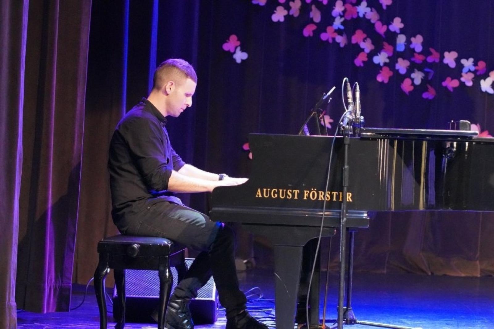 Zdjęcie w galerii na portalu naszwodzislaw.com: XVIII Powiatowy Konkurs Recytatorski w rydułtowskim Feniksie wiadomości z regionu