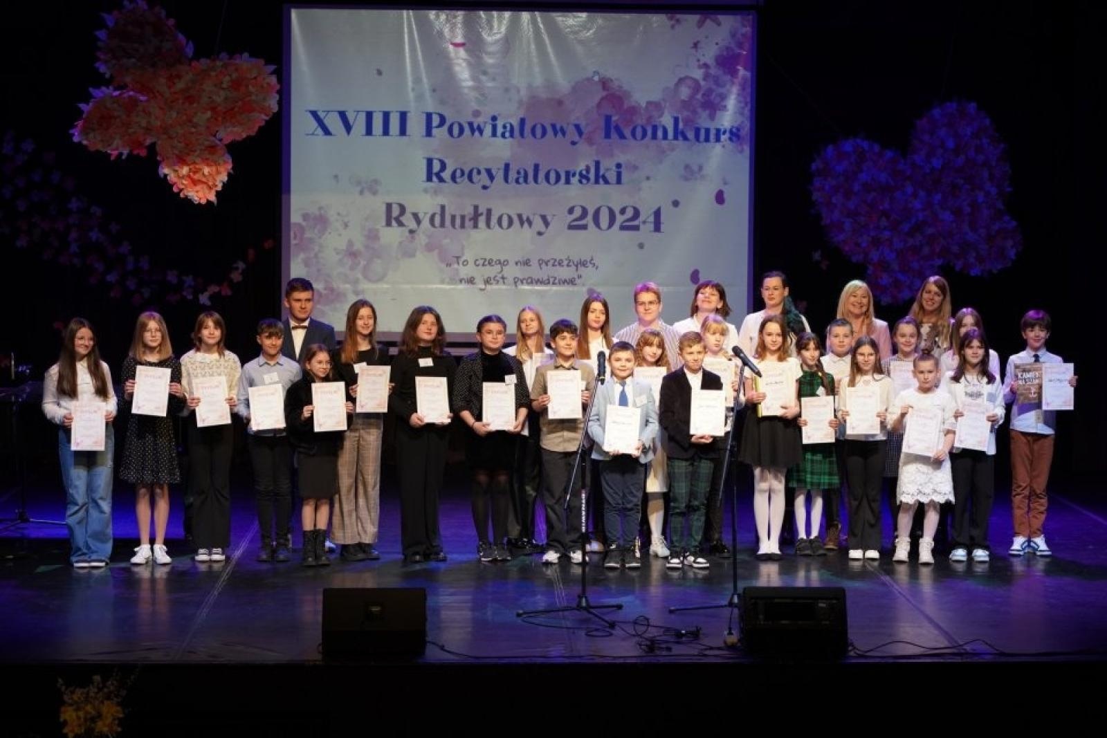Zdjęcie w galerii na portalu naszwodzislaw.com: XVIII Powiatowy Konkurs Recytatorski w rydułtowskim Feniksie wiadomości z regionu