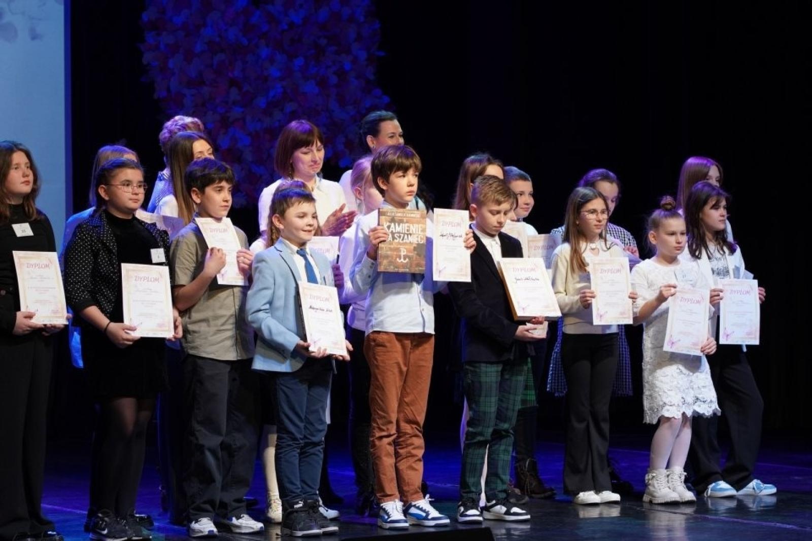 Zdjęcie w galerii na portalu naszwodzislaw.com: XVIII Powiatowy Konkurs Recytatorski w rydułtowskim Feniksie wiadomości z regionu