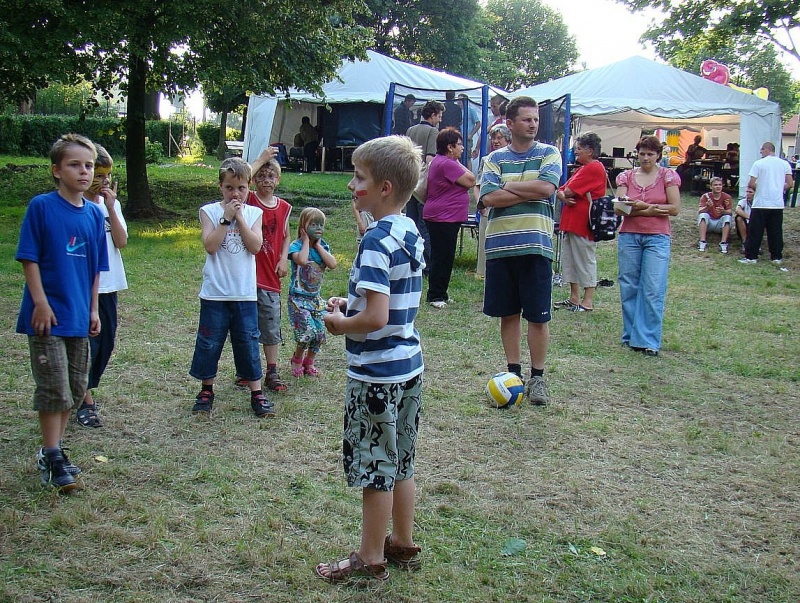 Zdjęcie w galerii na portalu naszwodzislaw.com: Najpierw sprzątali, później świętowali wiadomości z regionu