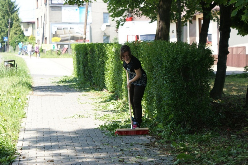 Zdjęcie w galerii na portalu naszwodzislaw.com: Najpierw sprzątali, później świętowali wiadomości z regionu