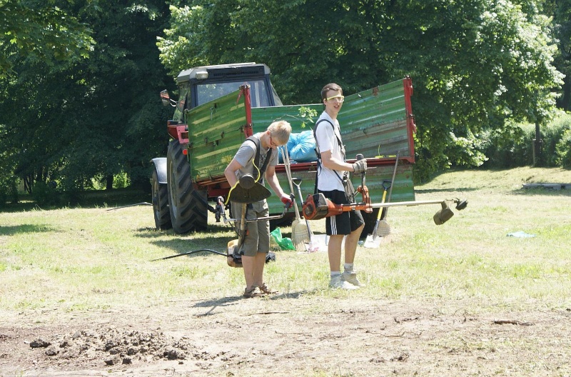 Zdjęcie w galerii na portalu naszwodzislaw.com: Najpierw sprzątali, później świętowali wiadomości z regionu