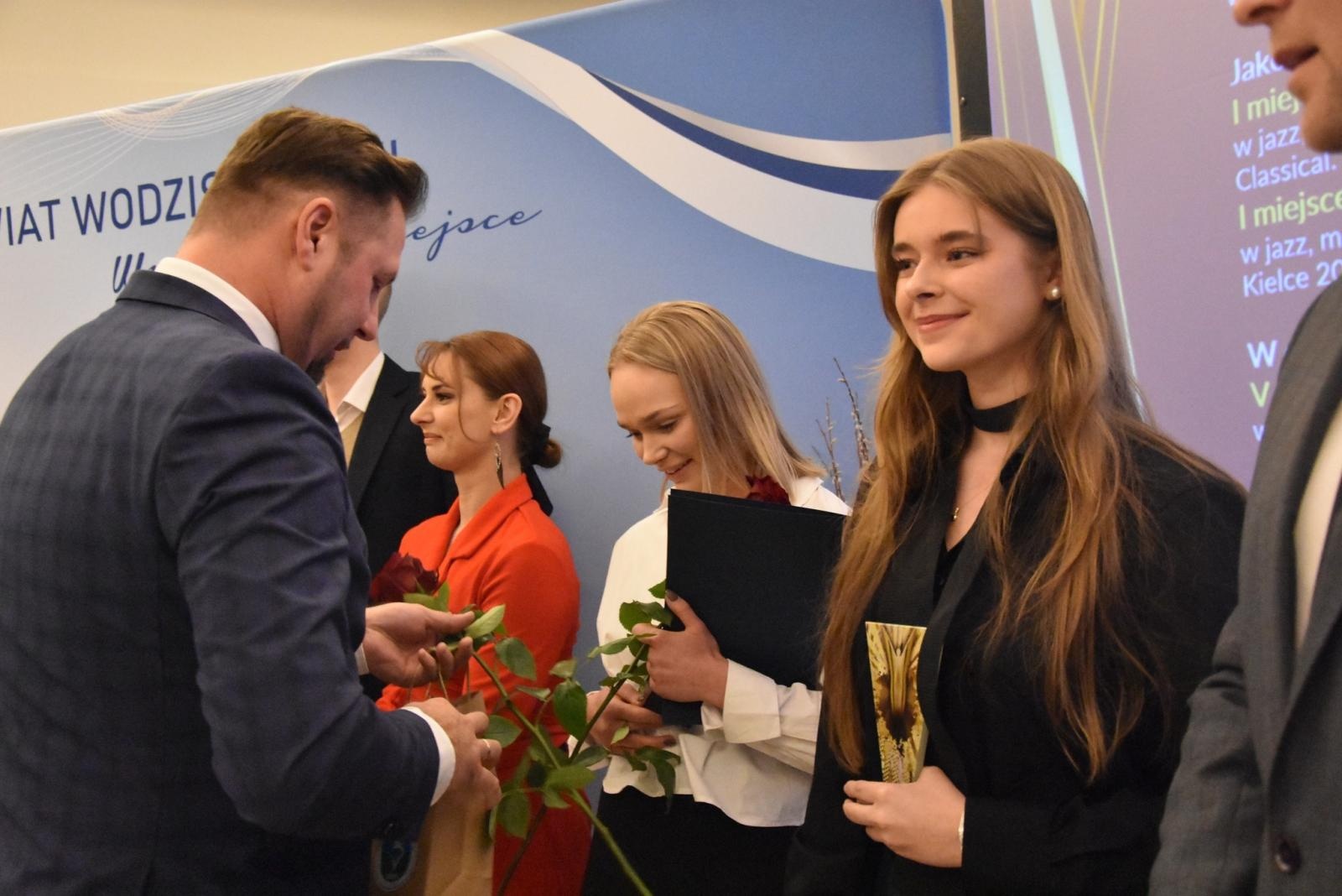 Zdjęcie w galerii na portalu naszwodzislaw.com: Gala Kultury i Sportu Powiatu Wodzisławskiego [FOTO] wiadomości z regionu