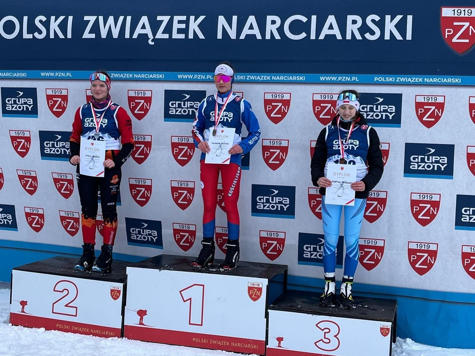 Zdjęcie w galerii na portalu naszwodzislaw.com: Martyna Pietroszek z medalami mistrzostw Polski. Sztafeta też na podium wiadomości z regionu