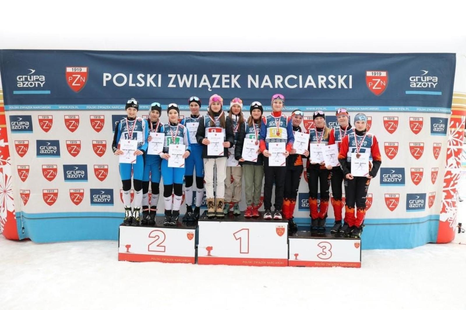 Zdjęcie w galerii na portalu naszwodzislaw.com: Martyna Pietroszek z medalami mistrzostw Polski. Sztafeta też na podium wiadomości z regionu