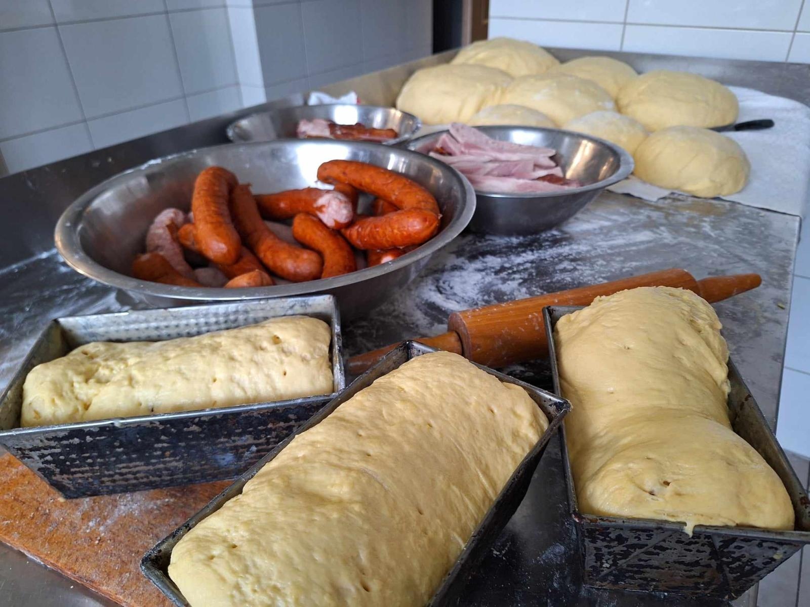 Zdjęcie w galerii na portalu naszwodzislaw.com: Gospodynie z Połomi zdradzają, jak samodzielnie przygotować święcelnik wiadomości z regionu