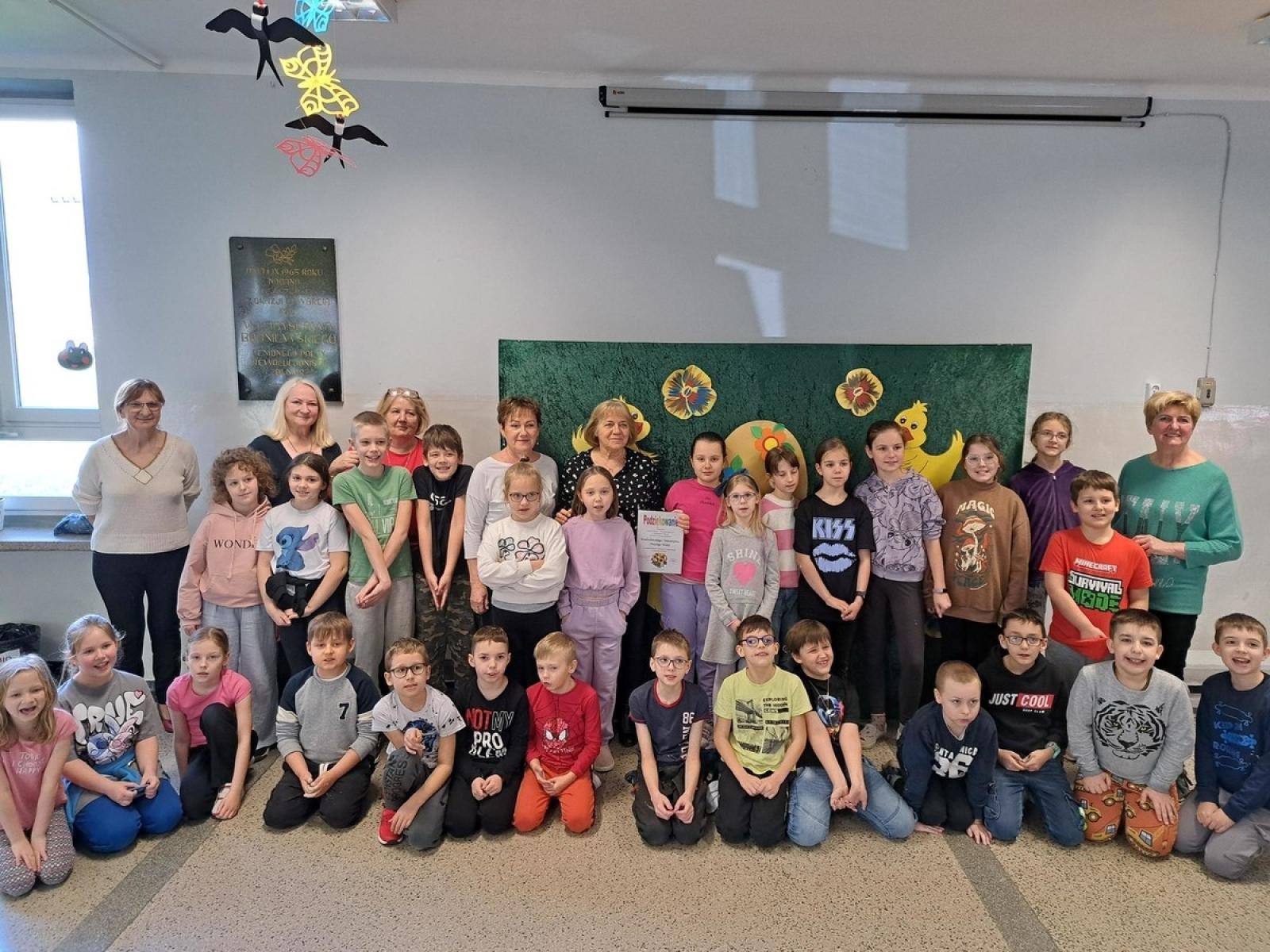 Zdjęcie w galerii na portalu naszwodzislaw.com: Warsztaty wielkanocne z seniorkami w wodzisławskim ZSP7 wiadomości z regionu