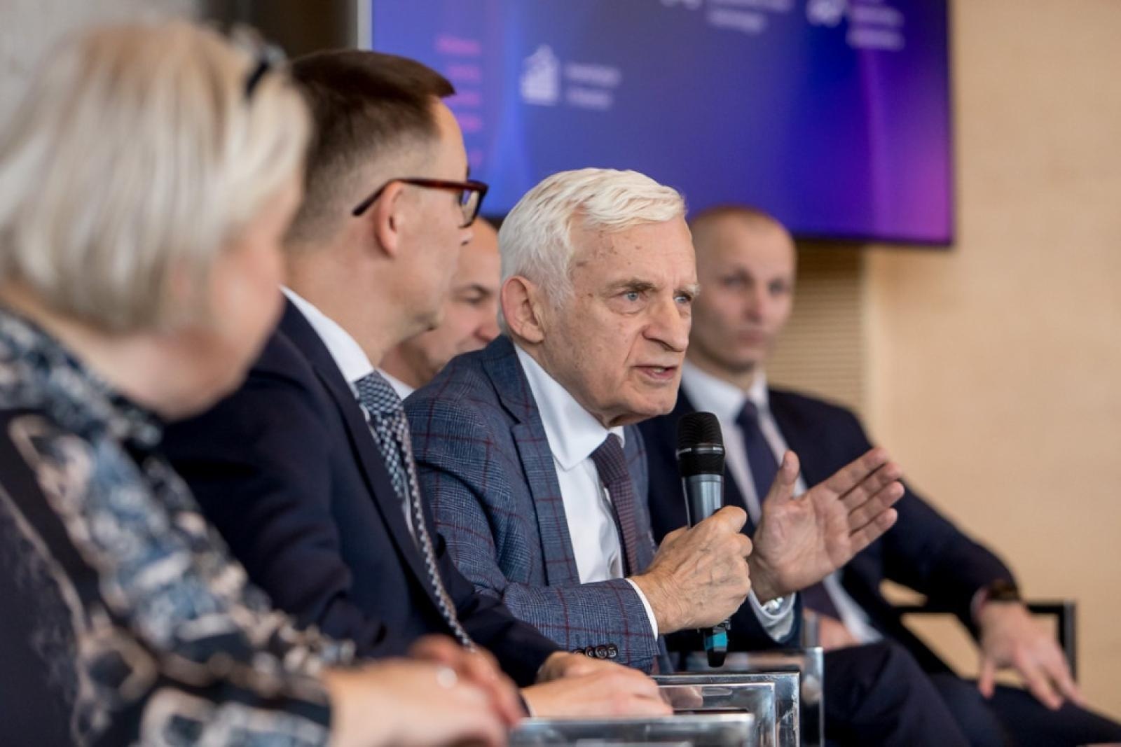 Zdjęcie w galerii na portalu naszwodzislaw.com: Kongres na miarę wyzwań wiadomości z regionu