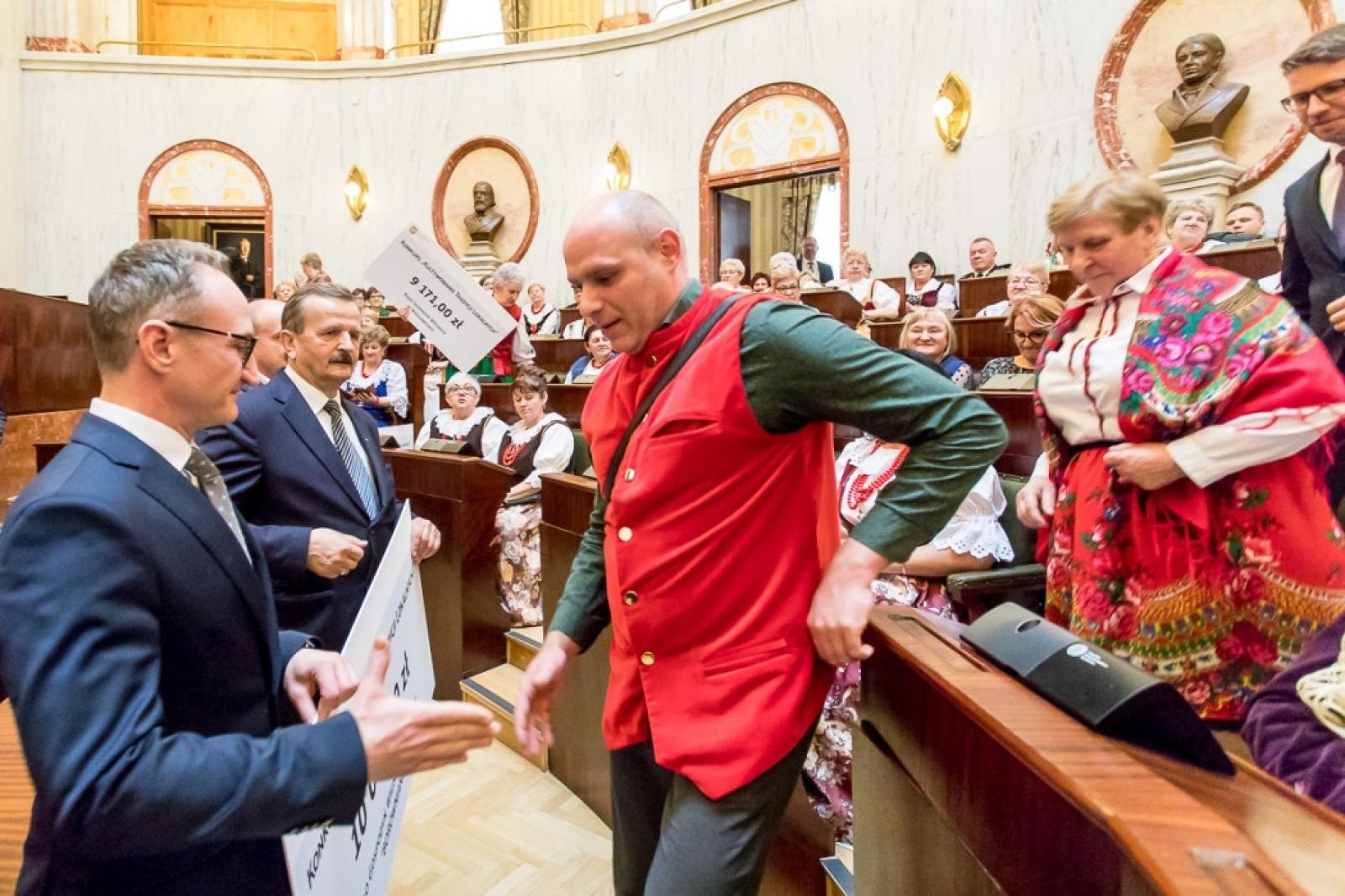 Zdjęcie w galerii na portalu naszwodzislaw.com: Prawie 550 tys. na Kultywowanie Tradycji Lokalnych wiadomości z regionu