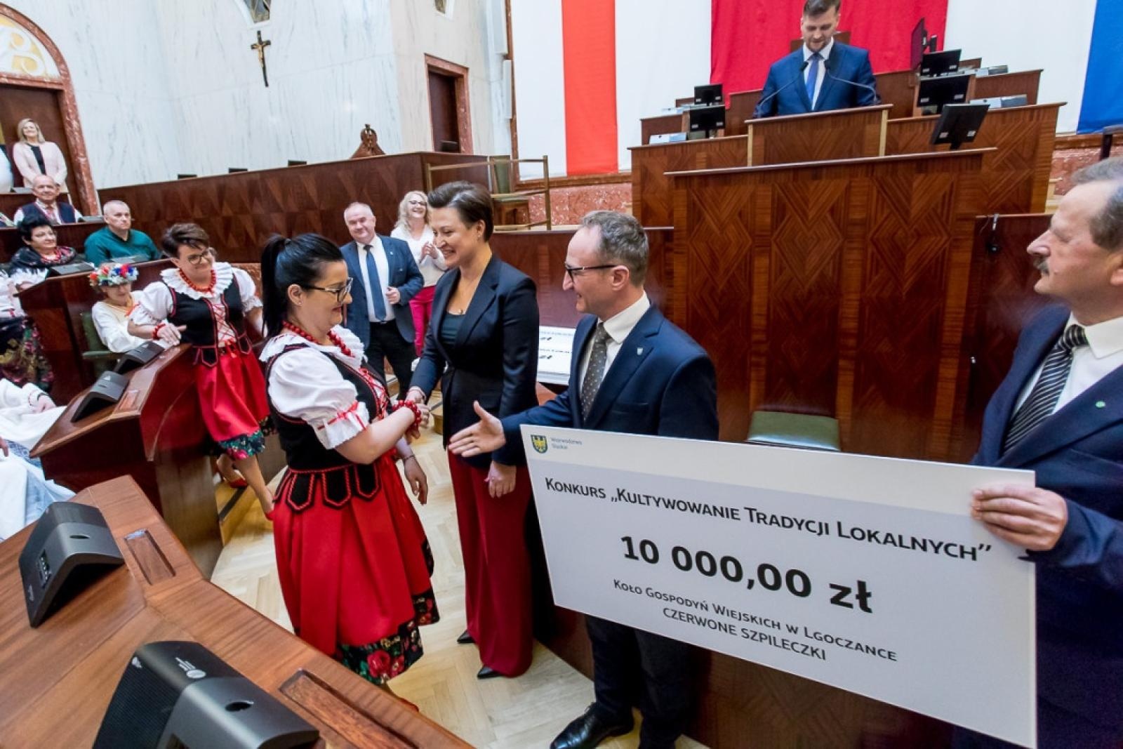 Zdjęcie w galerii na portalu naszwodzislaw.com: Prawie 550 tys. na Kultywowanie Tradycji Lokalnych wiadomości z regionu