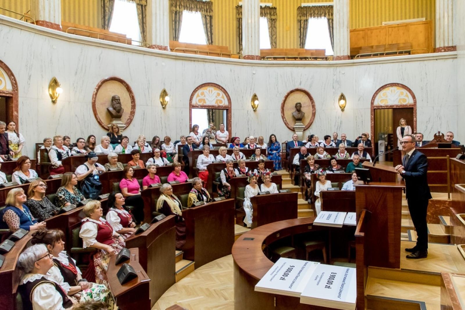 Zdjęcie w galerii na portalu naszwodzislaw.com: Prawie 550 tys. na Kultywowanie Tradycji Lokalnych wiadomości z regionu