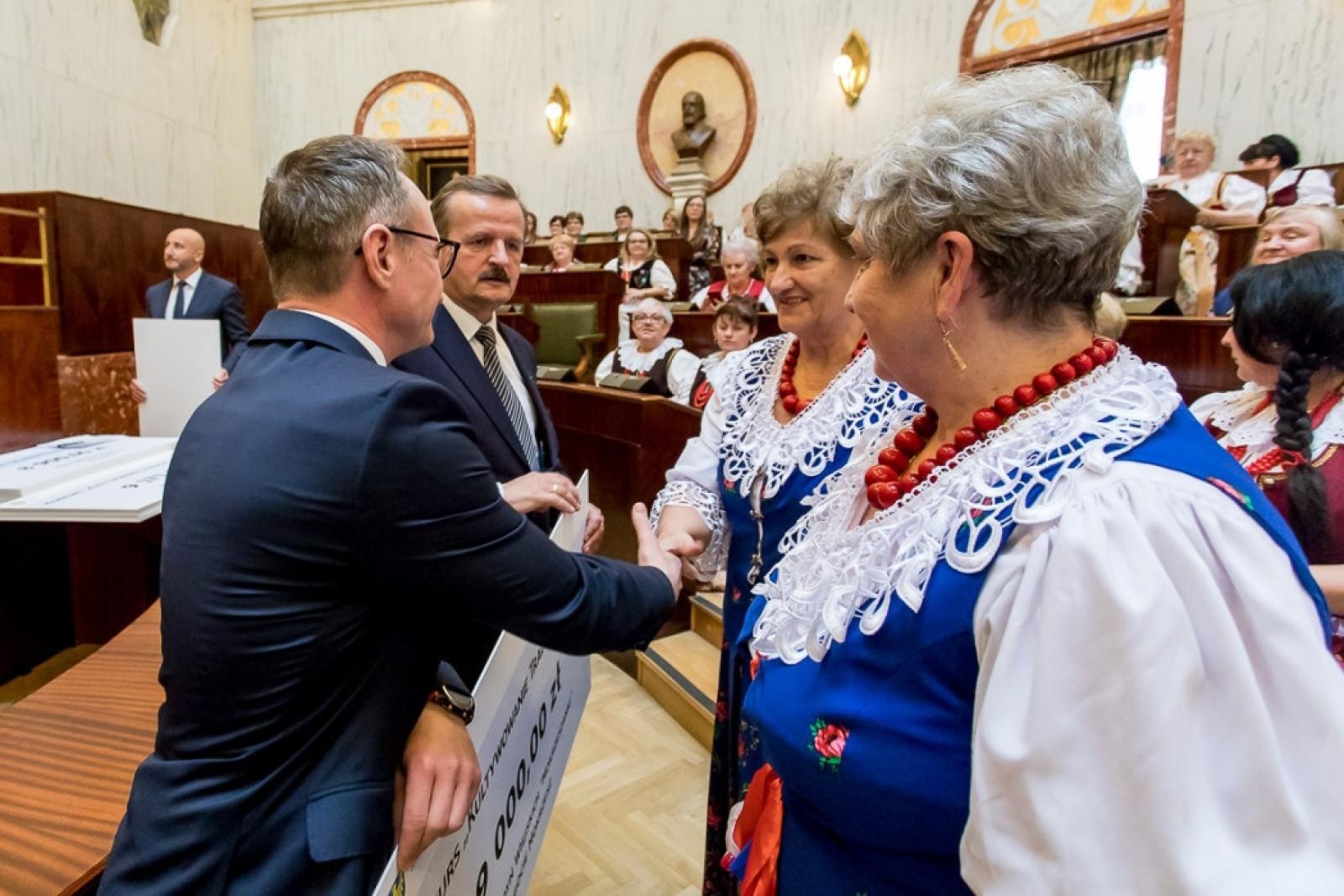 Zdjęcie w galerii na portalu naszwodzislaw.com: Prawie 550 tys. na Kultywowanie Tradycji Lokalnych wiadomości z regionu