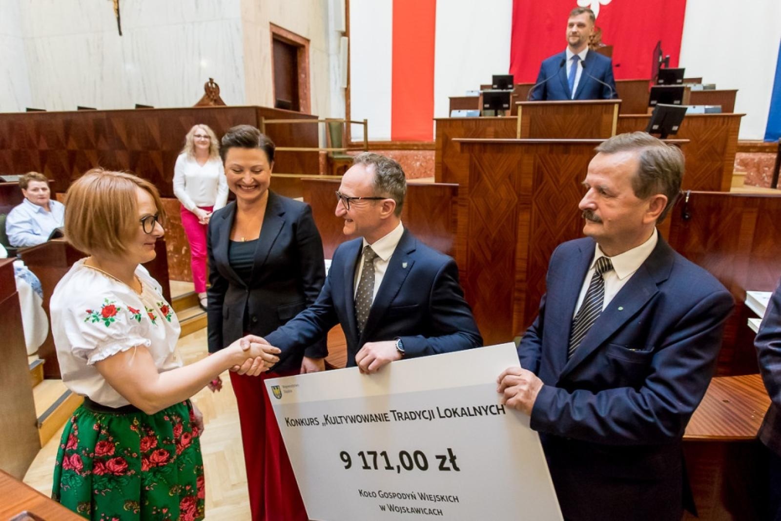 Zdjęcie w galerii na portalu naszwodzislaw.com: Prawie 550 tys. na Kultywowanie Tradycji Lokalnych wiadomości z regionu