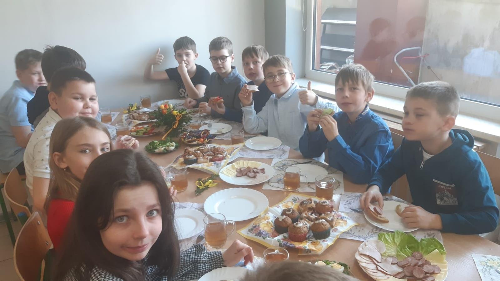 Zdjęcie w galerii na portalu naszwodzislaw.com: Wielkanocne tradycje w zawadzkiej szkole wiadomości z regionu