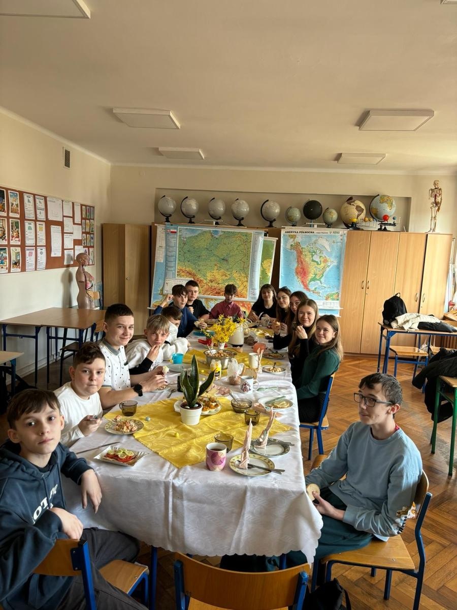 Zdjęcie w galerii na portalu naszwodzislaw.com: Wielkanocne tradycje w zawadzkiej szkole wiadomości z regionu