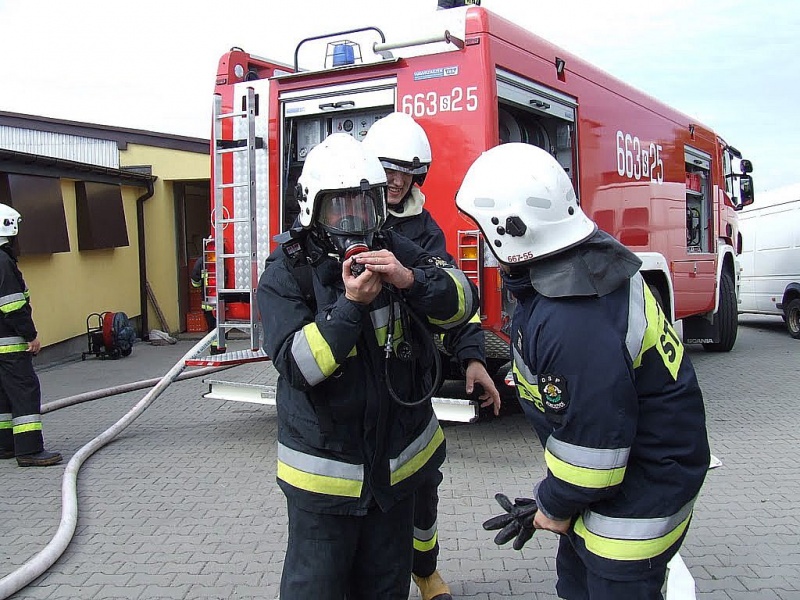 Zdjęcie w galerii na portalu naszwodzislaw.com: Pożar kurzej fermy w Kokoszycach wiadomości z regionu