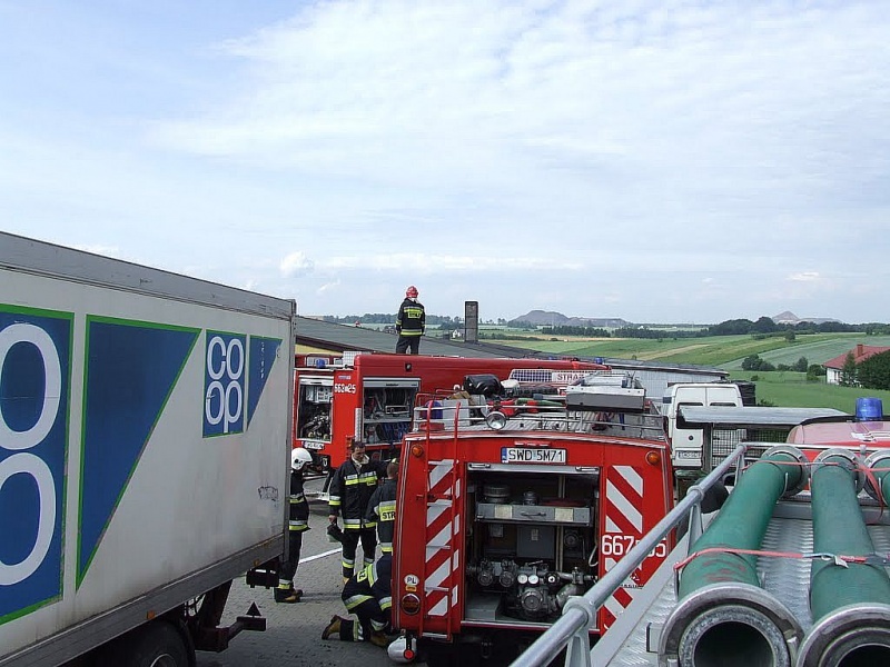 Zdjęcie w galerii na portalu naszwodzislaw.com: Pożar kurzej fermy w Kokoszycach wiadomości z regionu