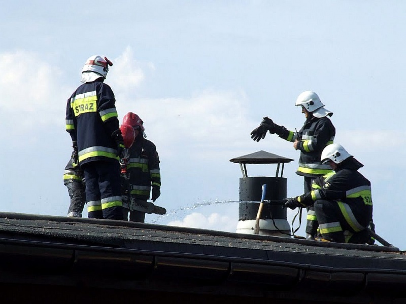 Zdjęcie w galerii na portalu naszwodzislaw.com: Pożar kurzej fermy w Kokoszycach wiadomości z regionu