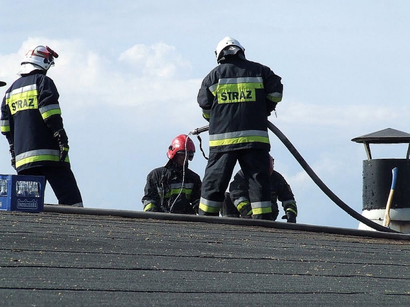 Zdjęcie w galerii na portalu naszwodzislaw.com: Pożar kurzej fermy w Kokoszycach wiadomości z regionu