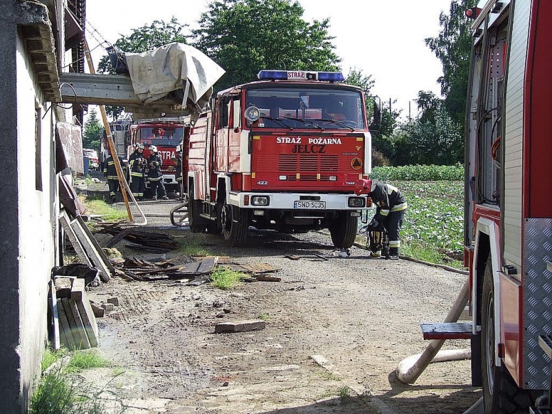 Zdjęcie w galerii na portalu naszwodzislaw.com: Pożar kurzej fermy w Kokoszycach wiadomości z regionu