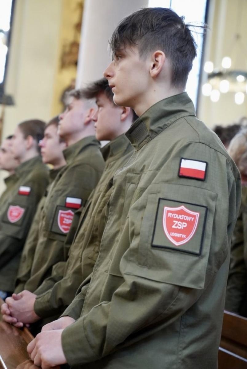 Zdjęcie w galerii na portalu naszwodzislaw.com: Ślubowanie kadetów na rydułtowskim rynku [FOTO] wiadomości z regionu