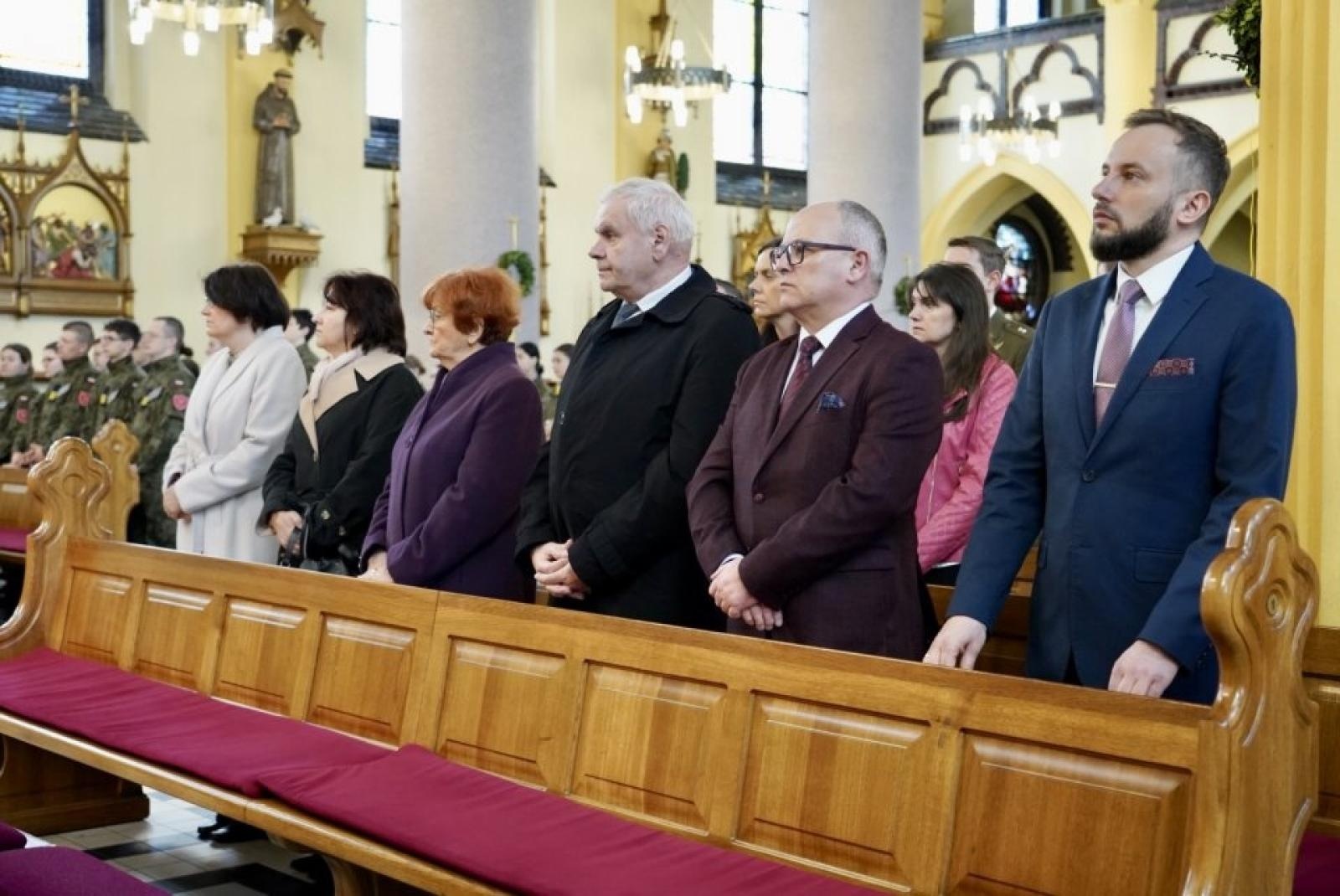 Zdjęcie w galerii na portalu naszwodzislaw.com: Ślubowanie kadetów na rydułtowskim rynku [FOTO] wiadomości z regionu