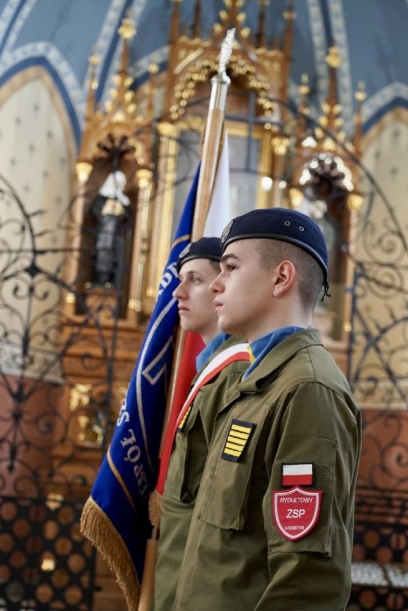 Zdjęcie w galerii na portalu naszwodzislaw.com: Ślubowanie kadetów na rydułtowskim rynku [FOTO] wiadomości z regionu
