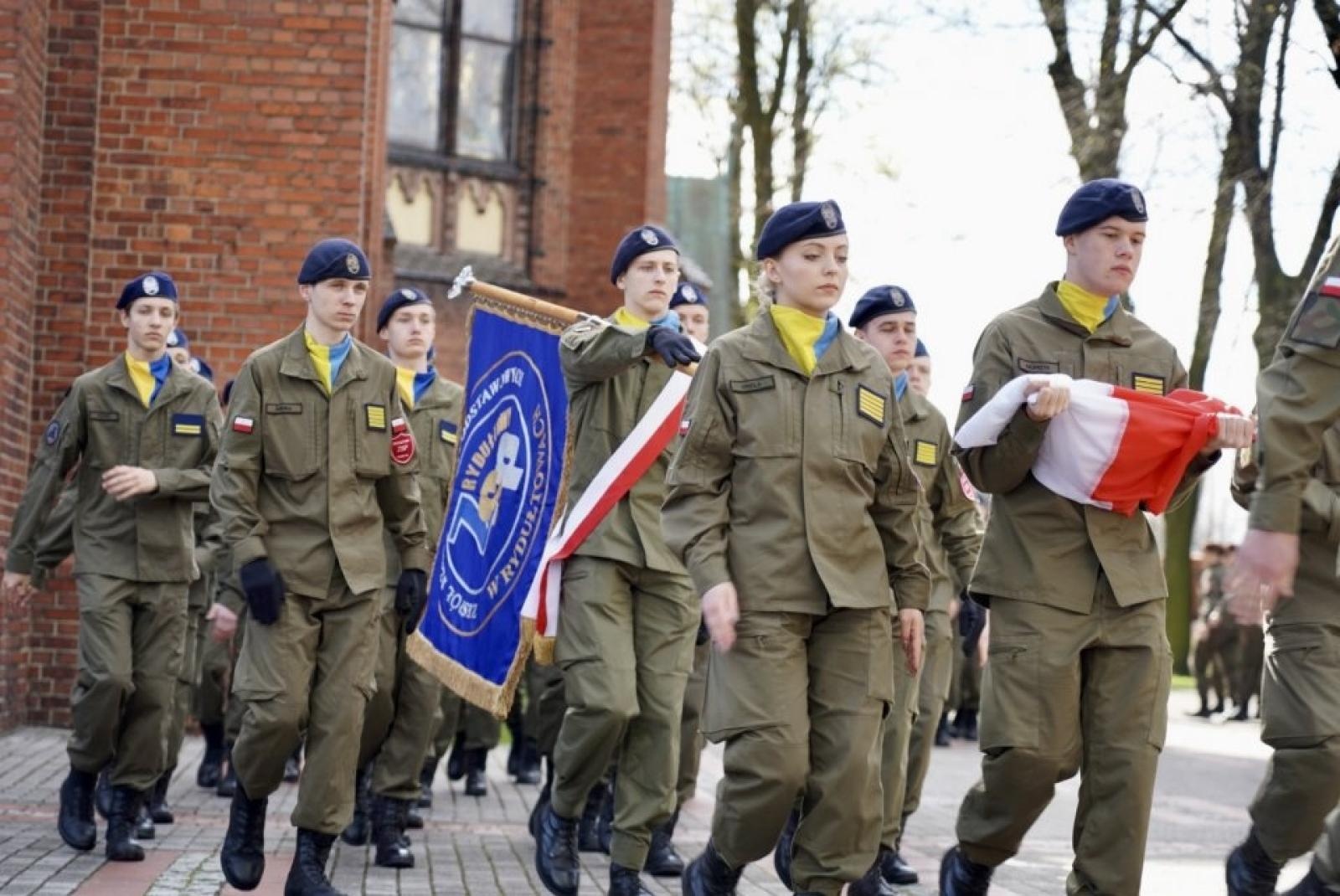 Zdjęcie w galerii na portalu naszwodzislaw.com: Ślubowanie kadetów na rydułtowskim rynku [FOTO] wiadomości z regionu
