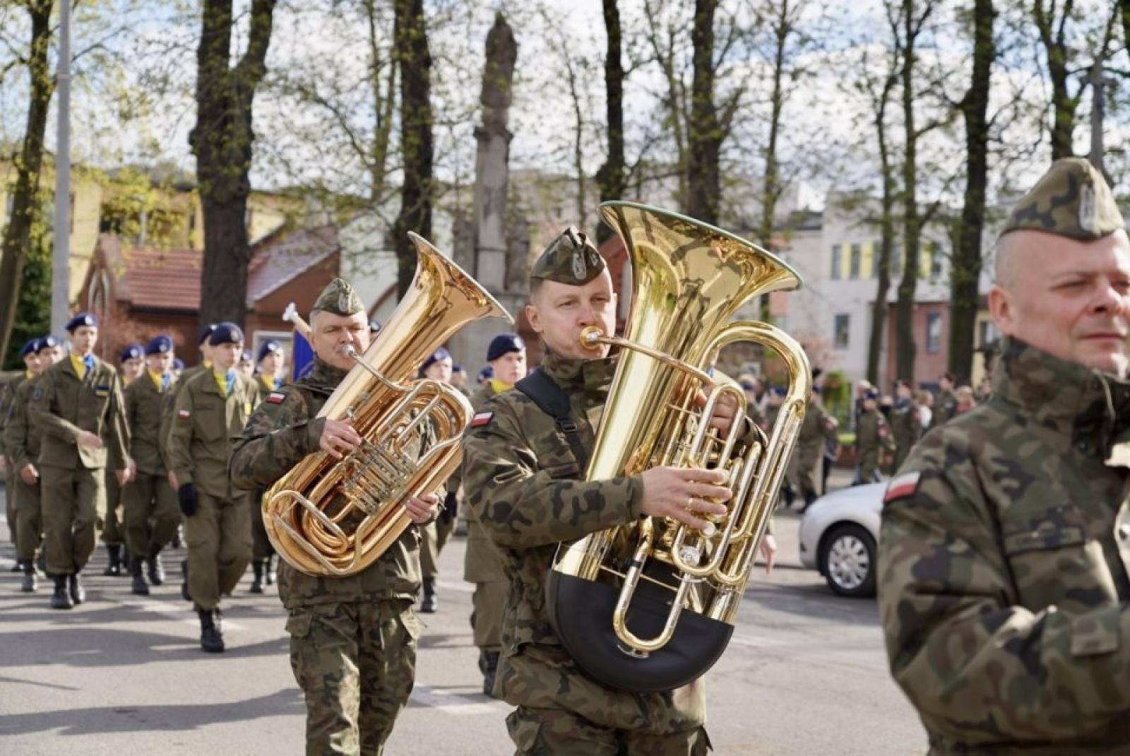 Zdjęcie w galerii na portalu naszwodzislaw.com: Ślubowanie kadetów na rydułtowskim rynku [FOTO] wiadomości z regionu